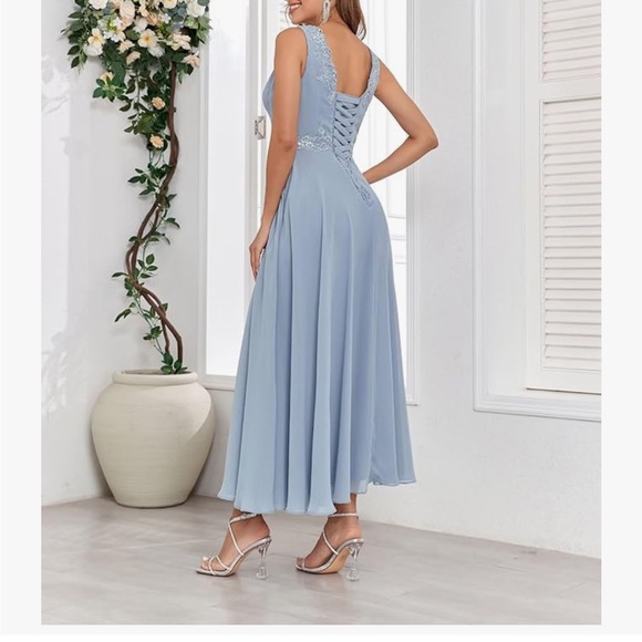 Elegant Green Lace-Trimmed Dress - Picture 8 of 8